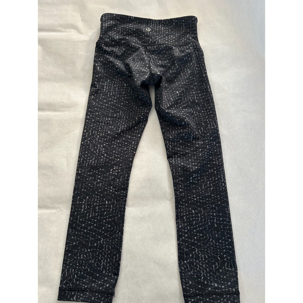 Lululemon Womens Black True Self Crop II Samba Snake Battleship Leggings Pants 6